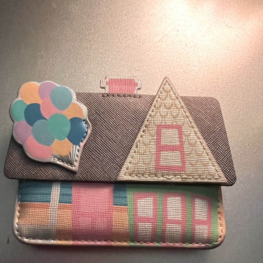 Disney “up” card holder wallet in great condition